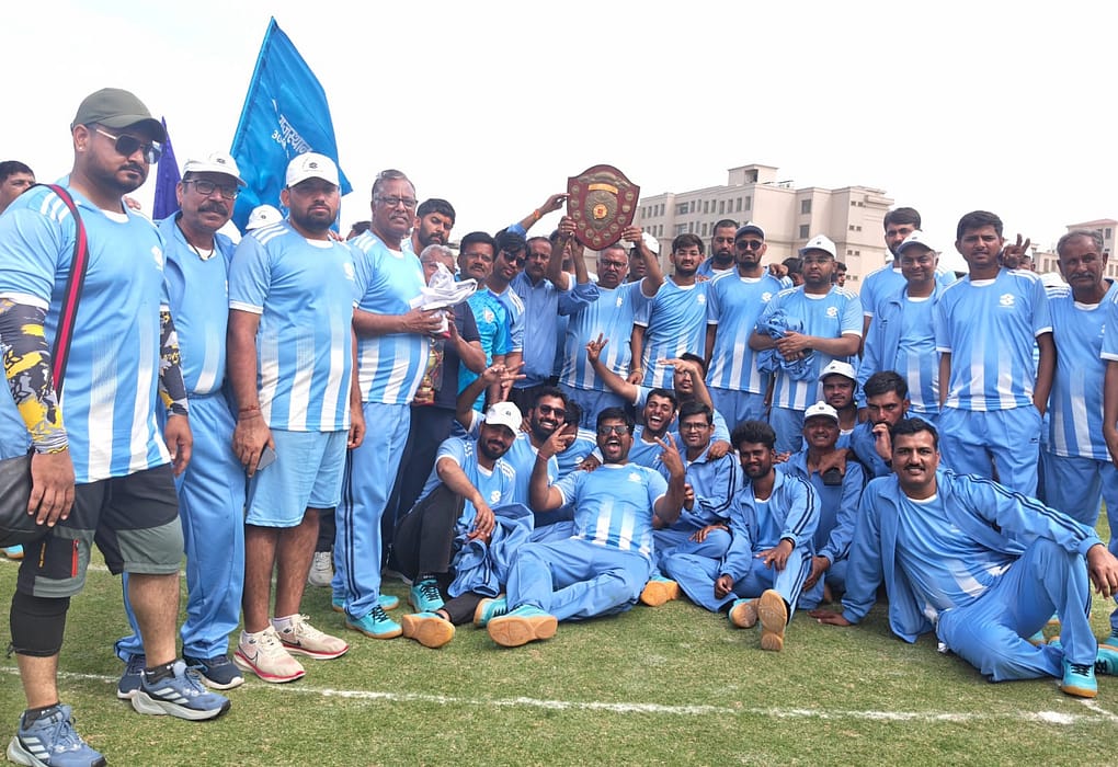 30वीं राजस्थान आवासन मंडल खेलकूद प्रतियोगिता में जोधपुर जोन की विजेता टीम और पुरस्कार वितरण समारोह।